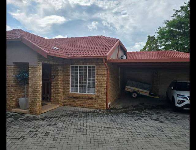 2 BEDROOM TOWNHOUSE FOR SALE IN MAGALIESKRUIN